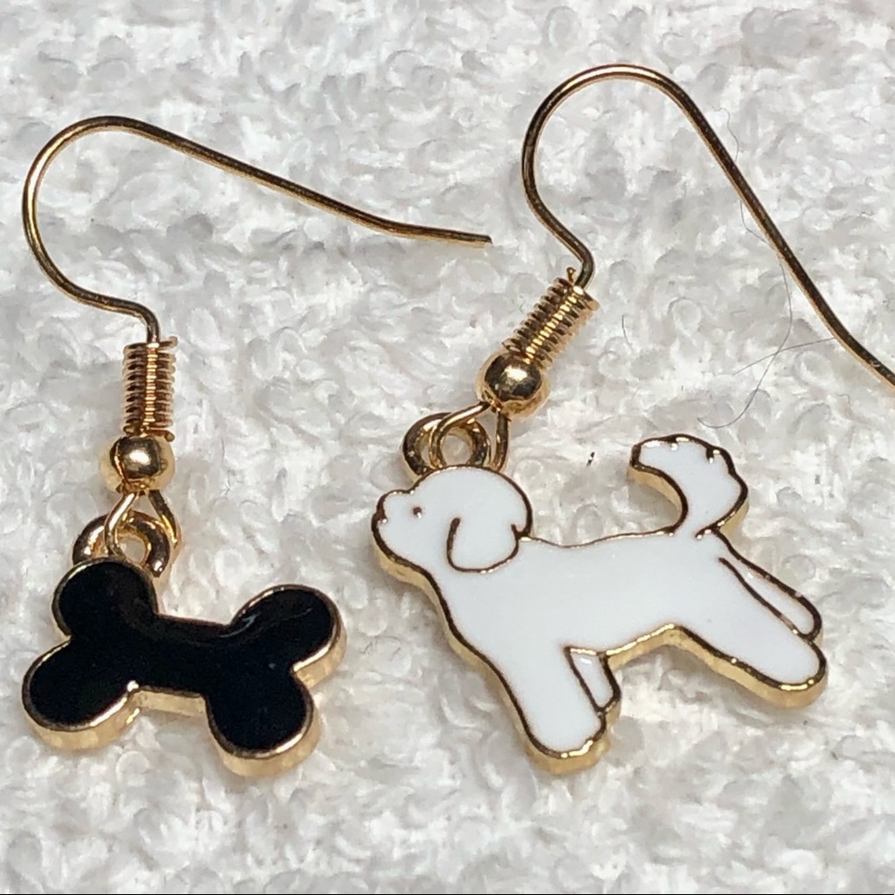 2/20 🐕‍🦺Cute mismatched Dog and bone earrings in gold accents, pretty/fun